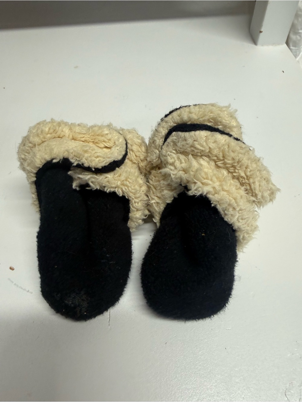 Zutano Kids Sherpa Mittens - Black and Cream